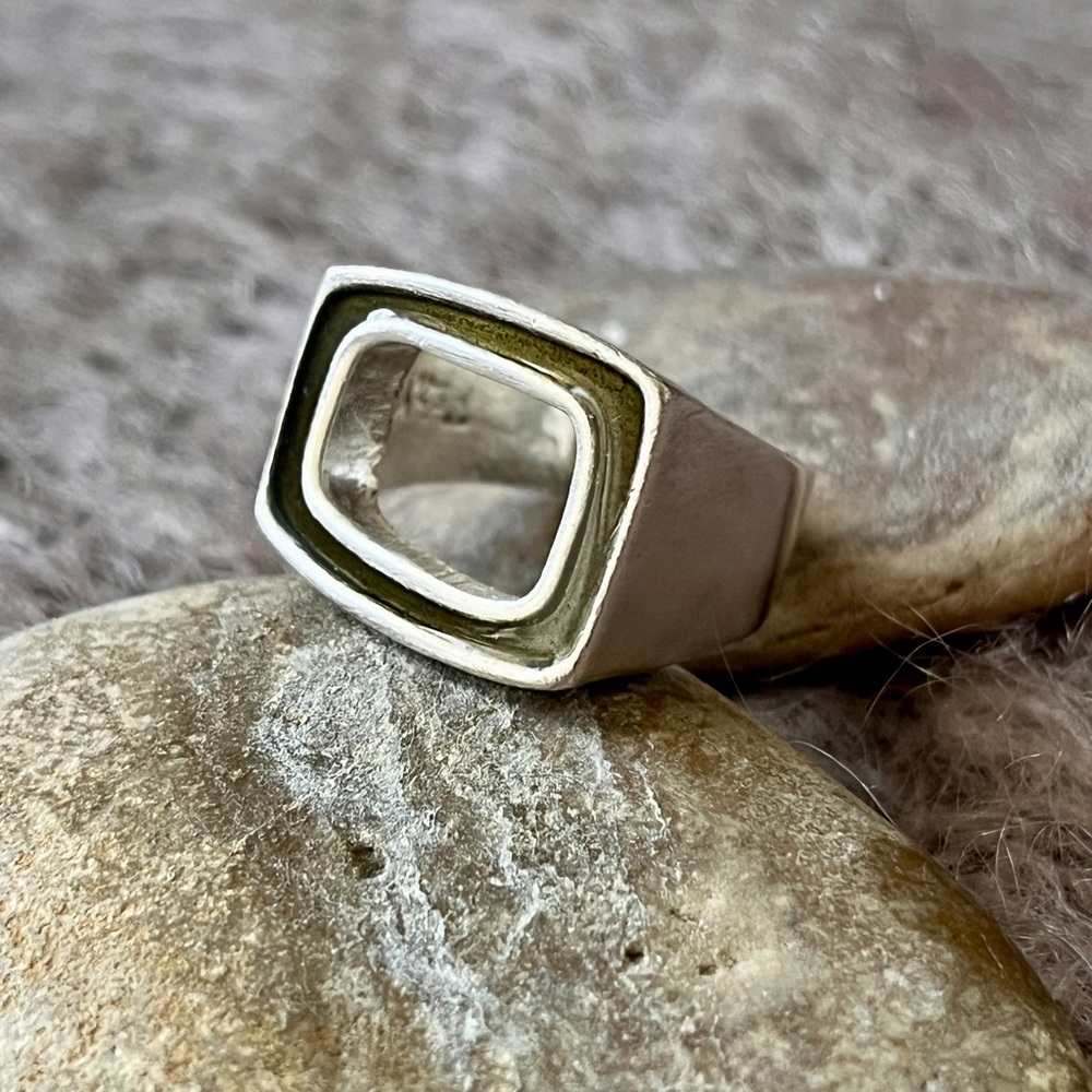 💍 FOXY Silver Ring square w/enamel coloured inset channel, Size 5.75